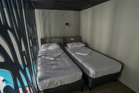 Стандартный 4-местный 2-уровневый (с балконом, 1 этаж)