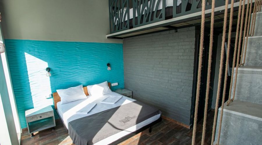 Стандартный 4-местный 2-уровневый (с балконом, 1 этаж)